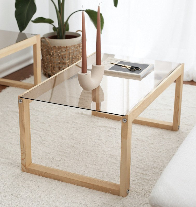Aflangt træsofabord med glasbordplade