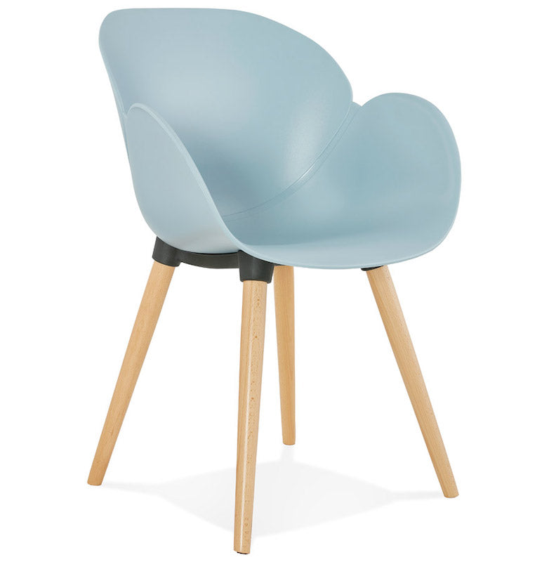 Blå Sitwel spisebordsstol med træben fra Kokoon Design