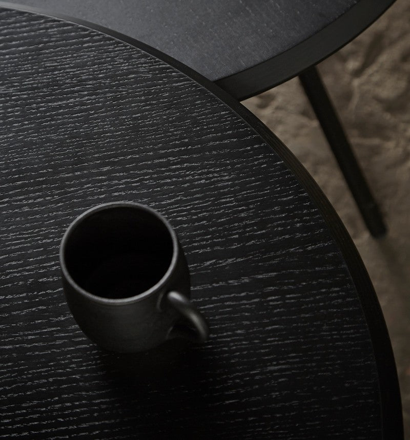 Enkelt sort sofabord produceret i Danmark af WOUD