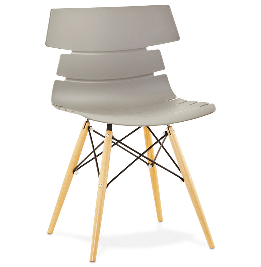 Grå Strata spisebordsstol med ben i bøgetræ fra Kokoon Design