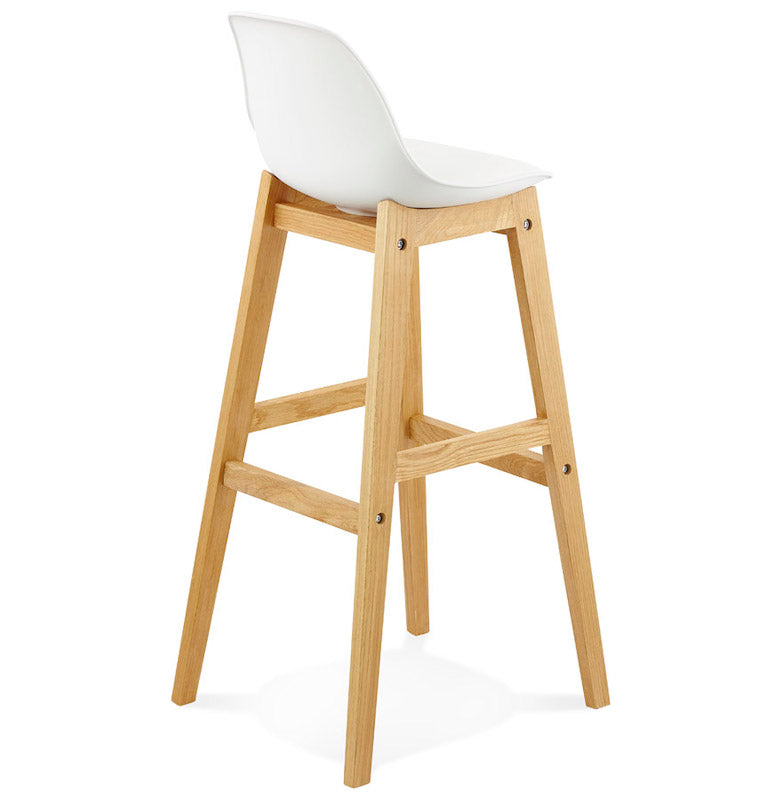 Hvid barstol med træben på 42 x 48 x 102 cm