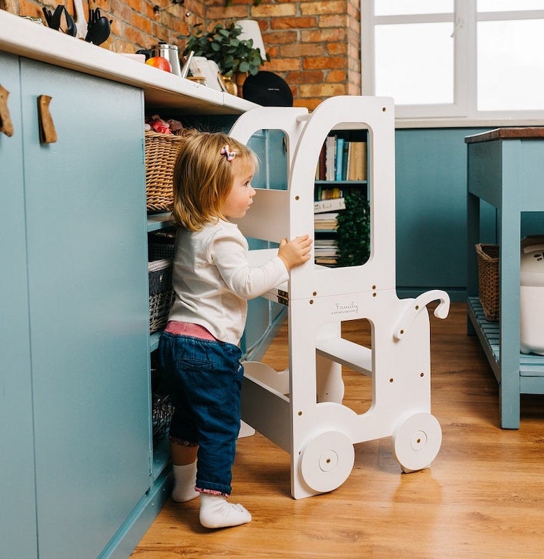 Hvid køkkenstol til børn i flot design