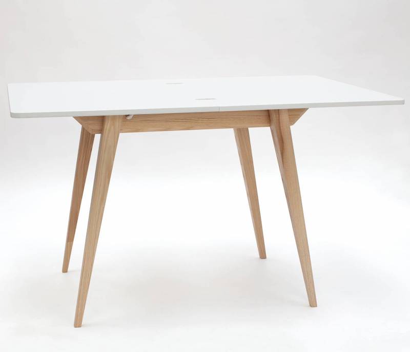 Hvidmalet træ spisebord med udtræk på 130x90 cm