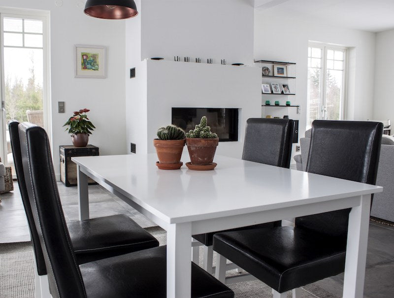 Klassisk spisebord i hvid træ fra Venture Design