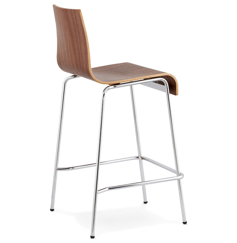 Kokoon Design barstol i valnøddetræ på 50 x 54 x 94 cm
