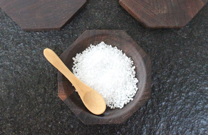 Smart opbevaring af salt i træbeholder