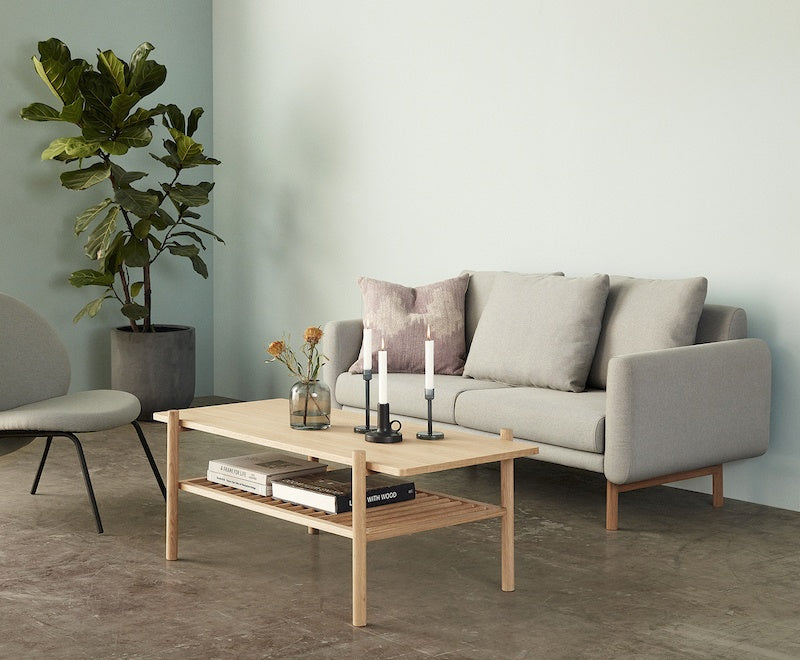Sofabord med hylde i træ med smukt dansk design