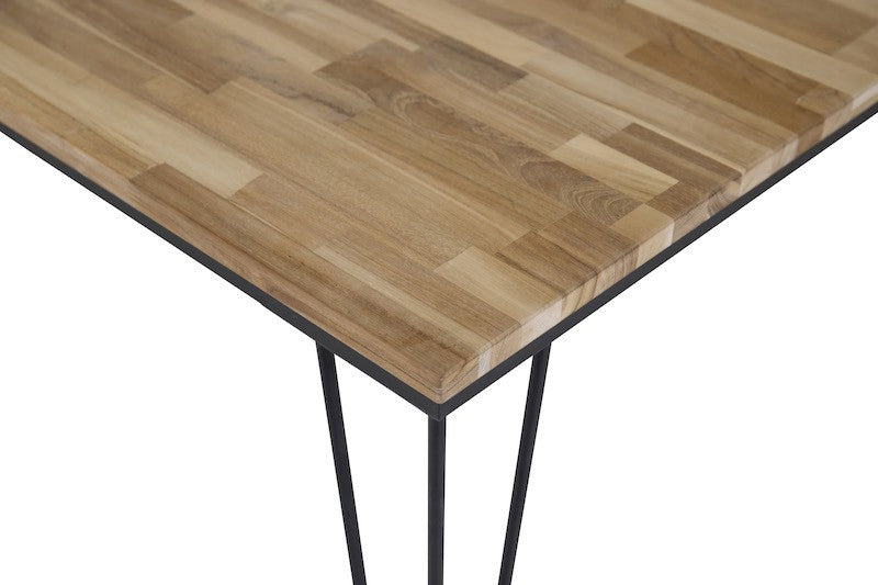 Spisebord i teaktræ og sort metal fra Venture Design