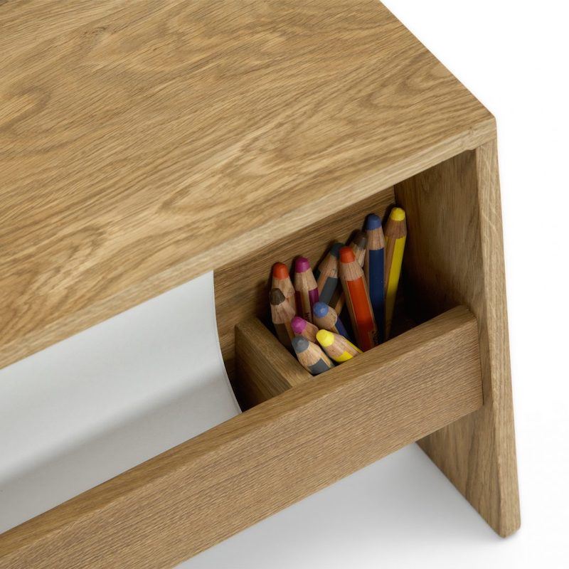 Stoolesk skrivebord i egetræ til børn fra Collect Furniture