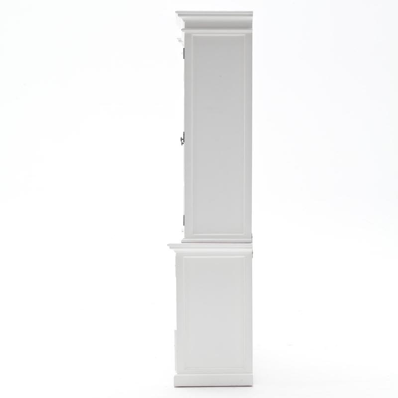 Stort hvidt vitrineskab med glaslåger på 50x180x220 cm
