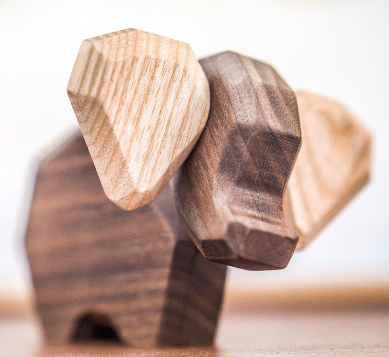 Træfigur elefant med magneter fra FableWood