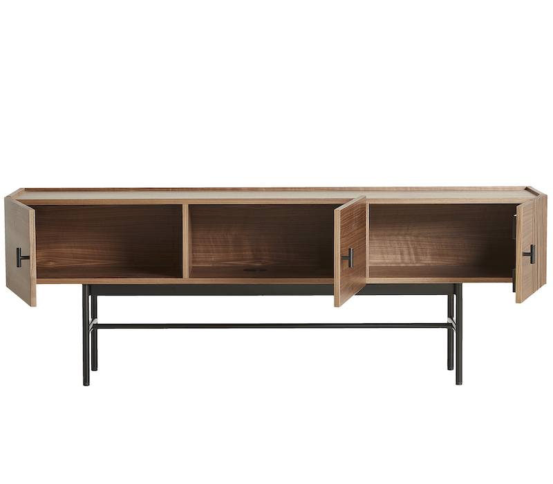 Tv-bord på 150x37x53 cm i valnød og sort metal