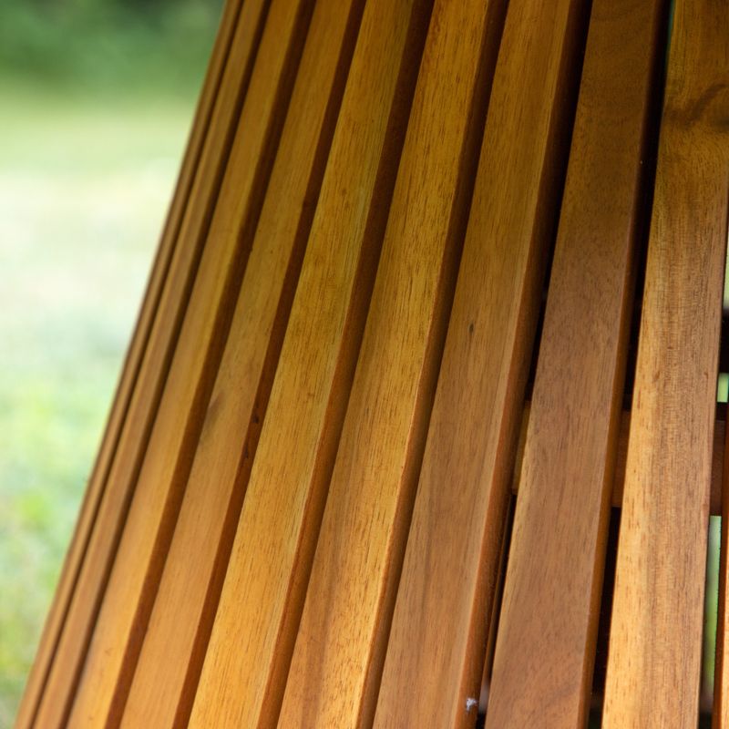 Havebord fremstillet af akacietræ