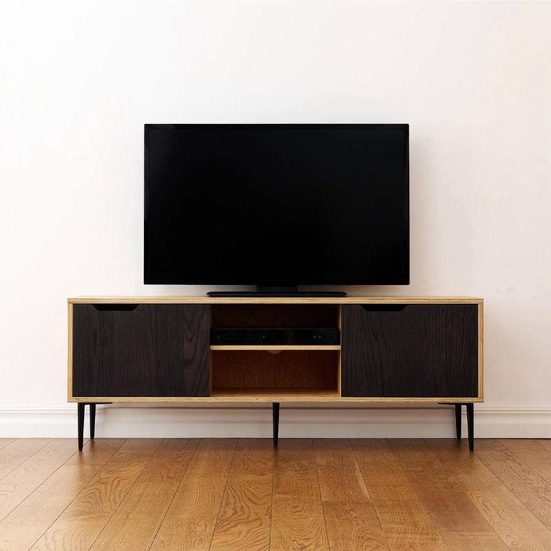 NOBLE TV-bord i eg med sorte låger i den mindste størrelse