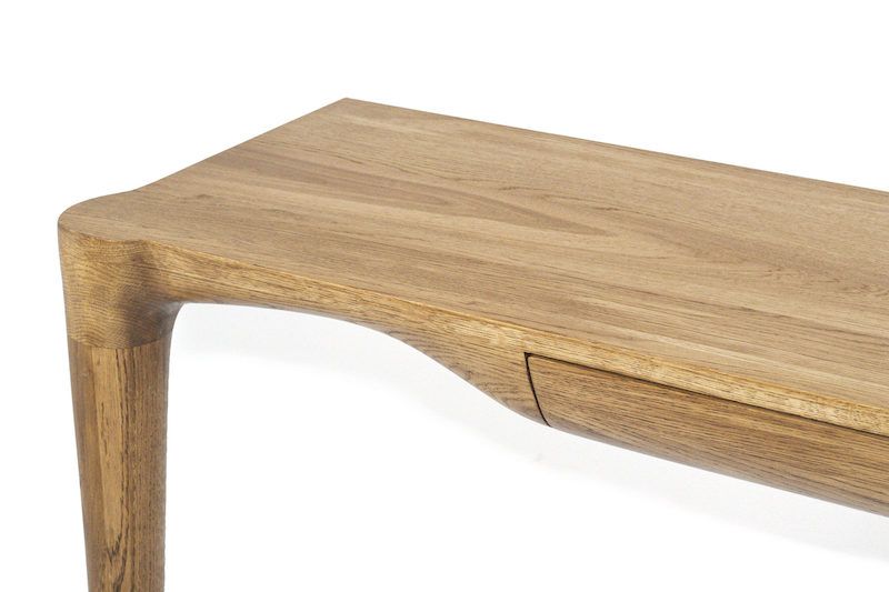 Træ skrivebord med indbygget skuffe