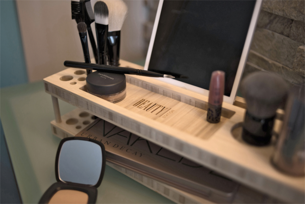 Beauty Station - Makeup holder - Træprodukter til din boligindretning i høj kvalitet
