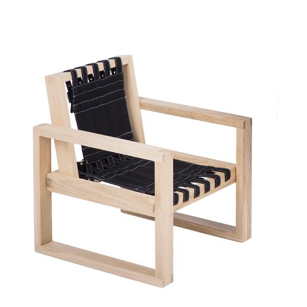Frame Chair i ubehandlet egetræ med sort kanvas fra Collect Furniture