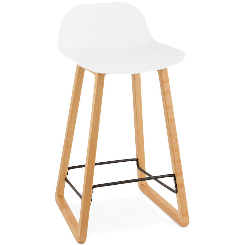 Astoria barstol i hvid polypropylen og træben fra Kokoon Design