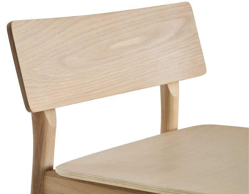Dansk designet barstol i lys egetræ