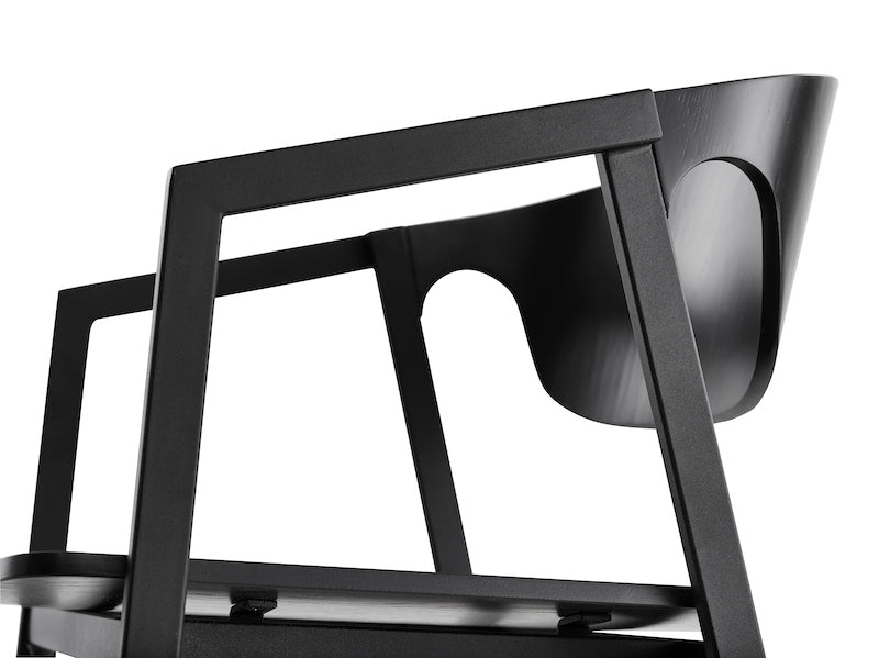 Enkel kurvet spisebordsstol med armlæn