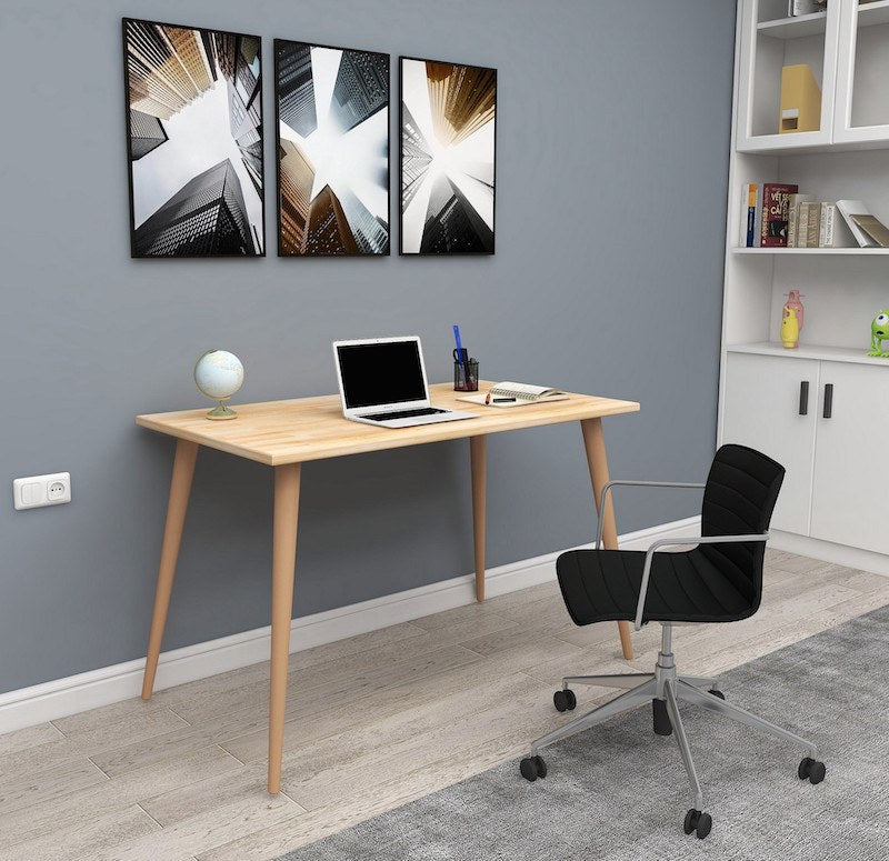 Enkelt lyst skrivebord på 116x55x75 cm