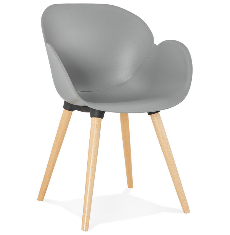 Grå Sitwel spisebordsstol med træben fra Kokoon Design
