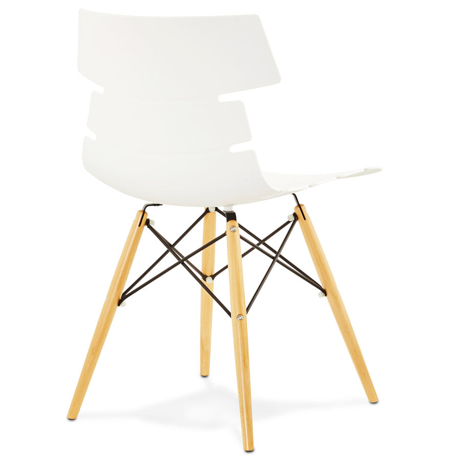 Hvid designer spisebordsstol med ben i bøgetræ