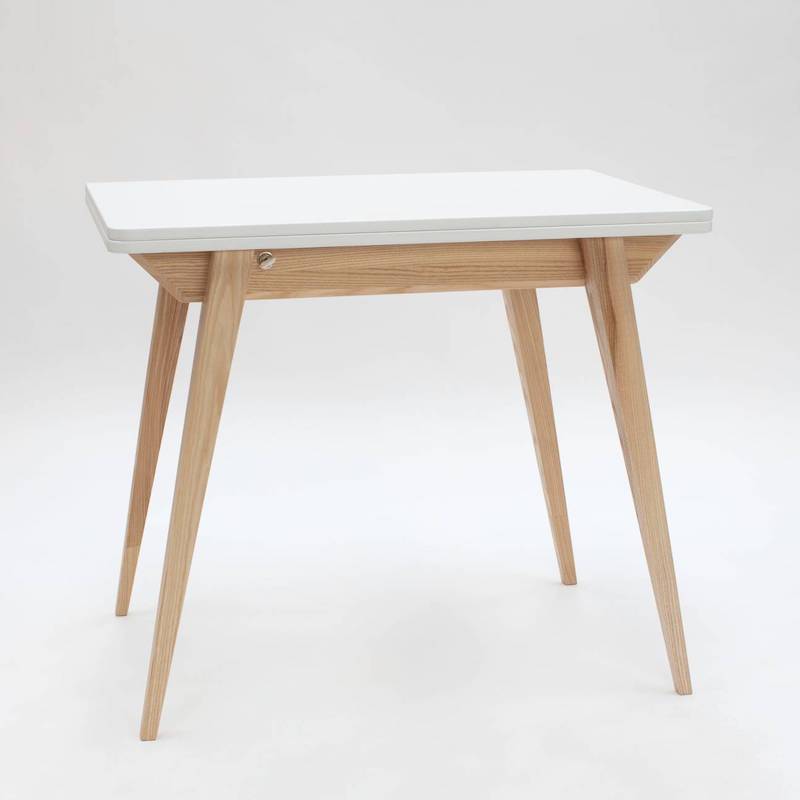 Hvidt spisebord med udtræk på 90-130 cm