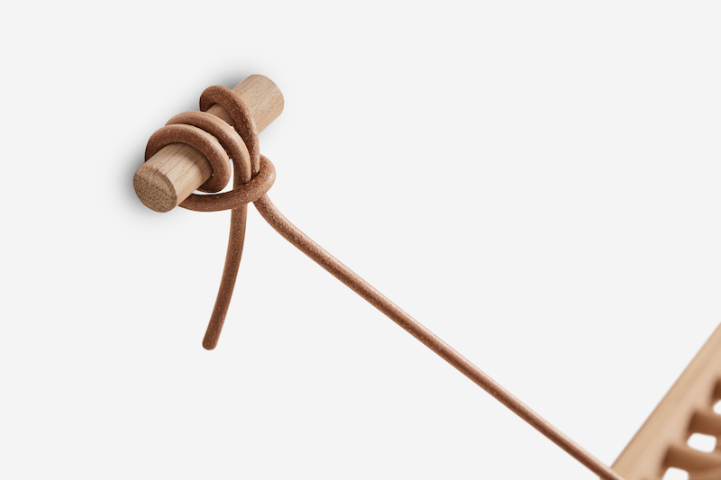 Knagerække i læder og træ med flot dansk design