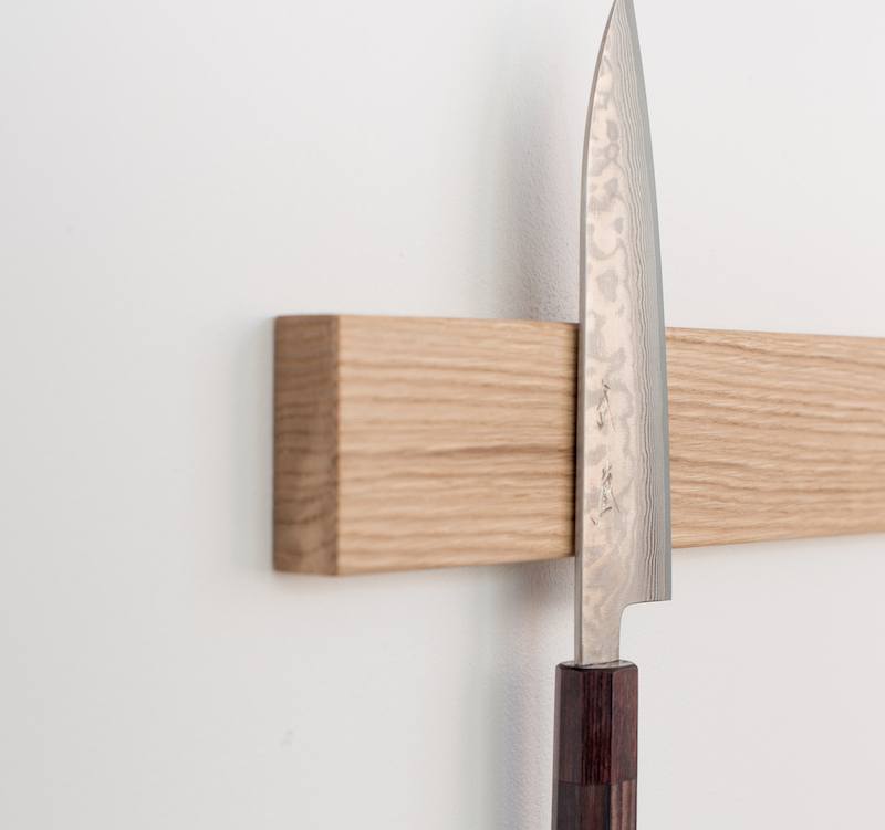 Knivholder til montering på væg uden at bore huller
