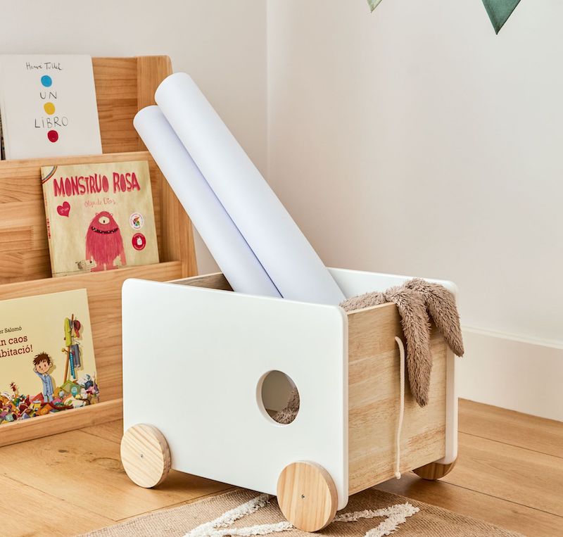 Bianina legetøjskasse med hjul i træ fra Kave Home Køb her – Wood To You