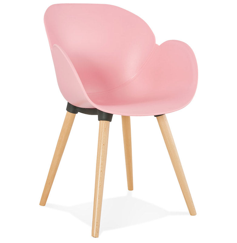 Lyserød Sitwel spisebordsstol med træben fra Kokoon Design