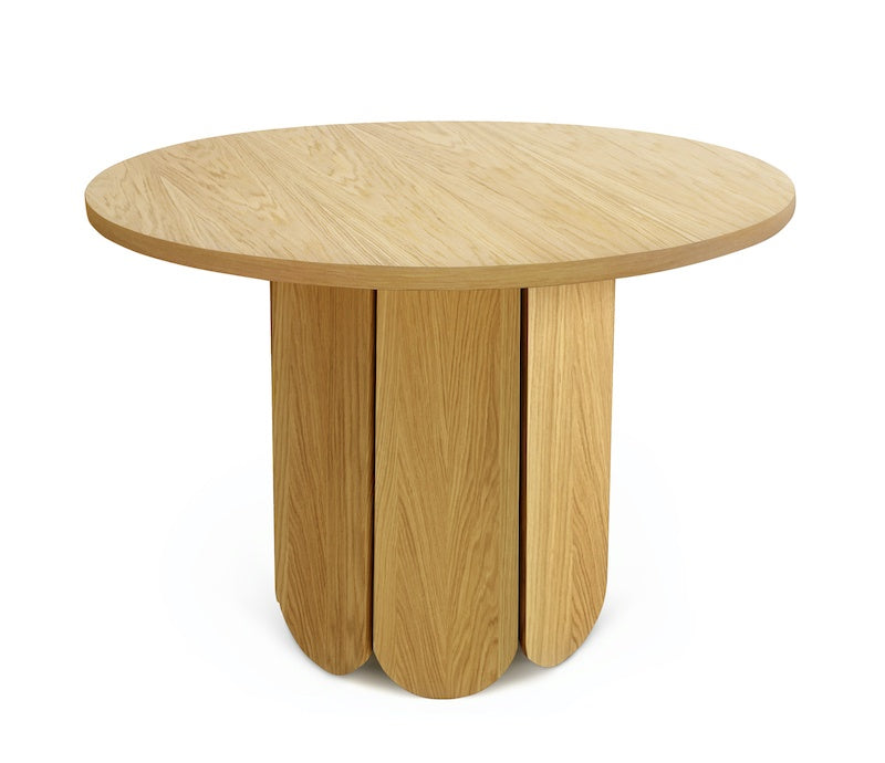 Rundt træ spisebord med en diameter på 98 cm
