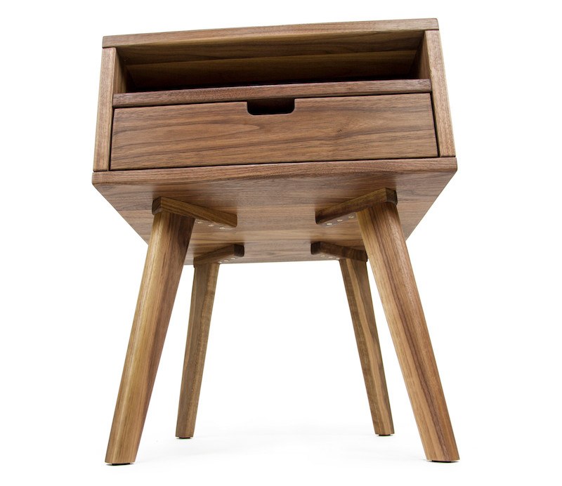 Sengebord i valnød med skuffe på 45 x 45 x 55 cm | Køb her – Wood To
