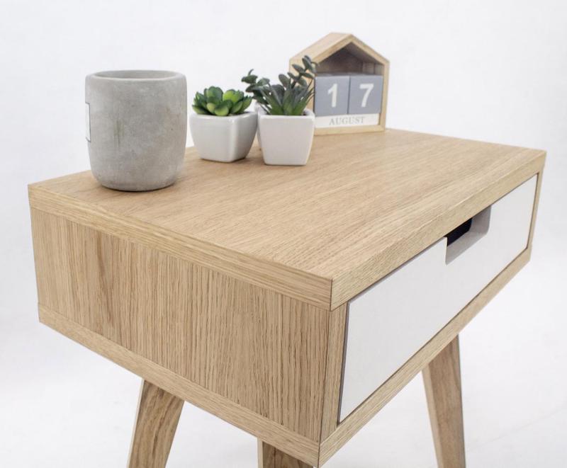Krympe excitation tommelfinger Sengebord på ben i egetræ på 45x30x48 cm med skuffe | Køb her – Wood To You