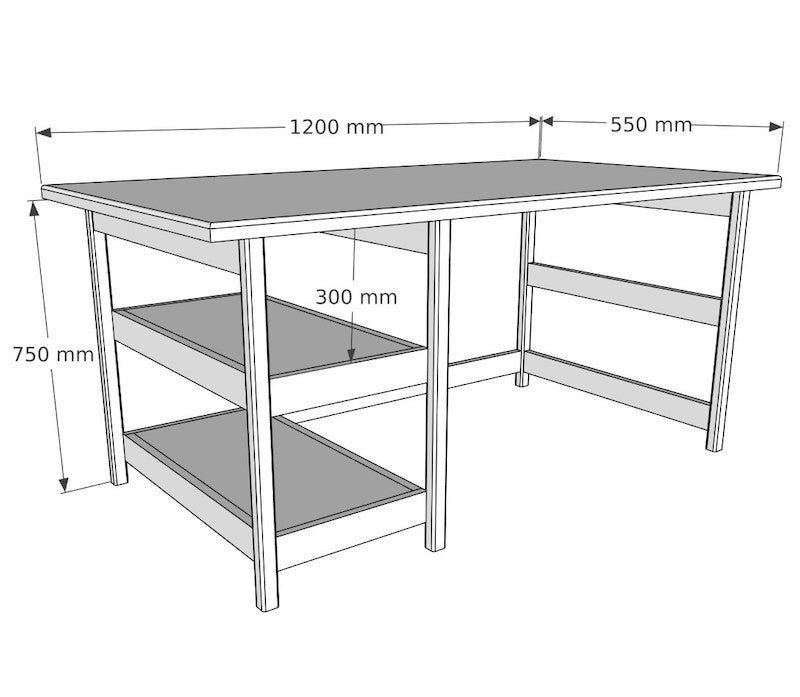 Skrivebord i træ på 120x55x75 cm med hylder