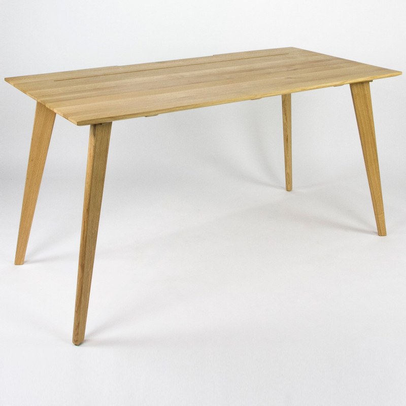 Smart skrivebord i massiv egetræ på 132x65x73 cm