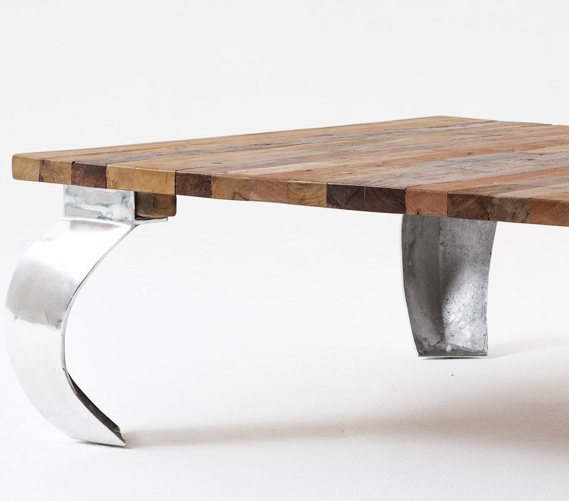 Sofabord i træ med ben i aluminium på 100x100x37 cm