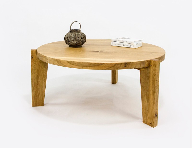 Rasende Rejse tiltale Refinement Rundt sofabord i egetræ med 3 ben på Ø90x44 cm | Køb i dag – Wood To You