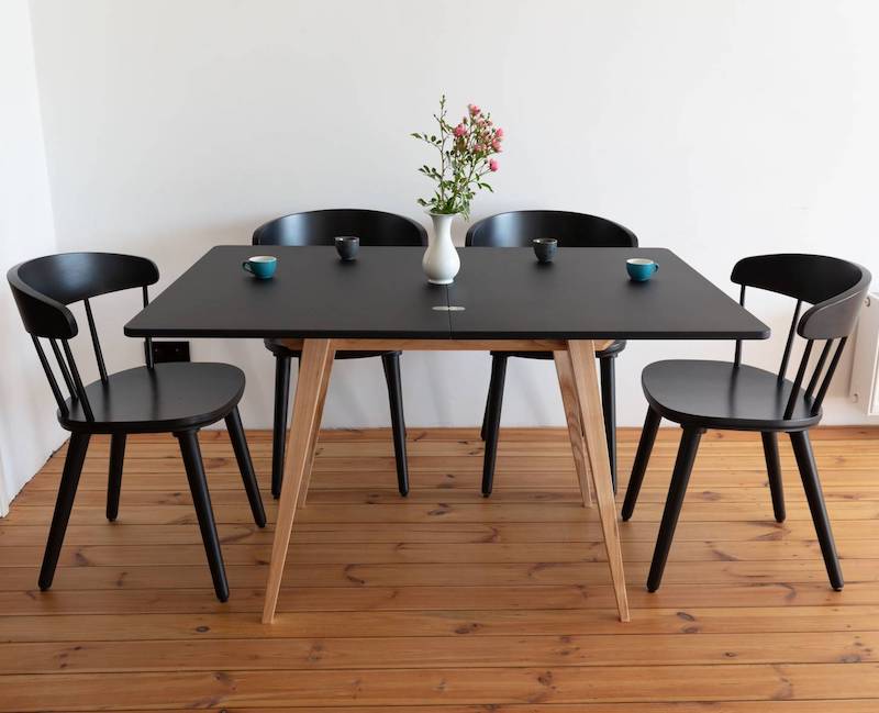 Sort spisebord med udtræk på 90-130 cm
