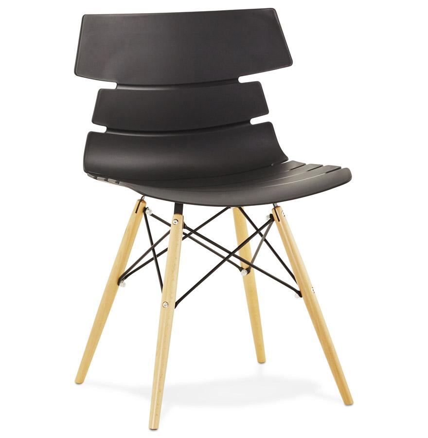 Sort Strata spisebordsstol med ben i bøgetræ fra Kokoon Design
