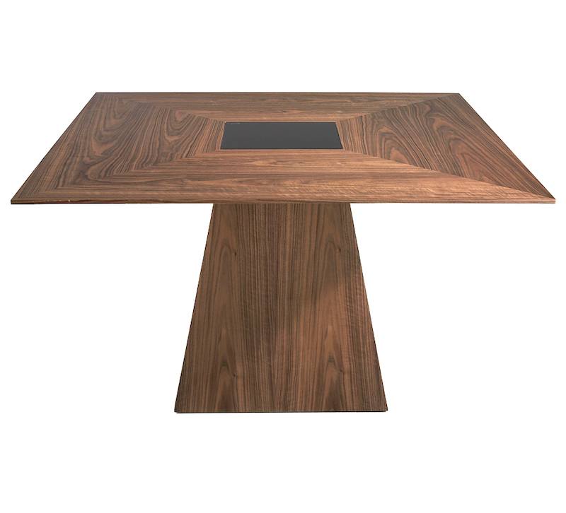 Spisebord på 150x150 cm i valnøddetræ