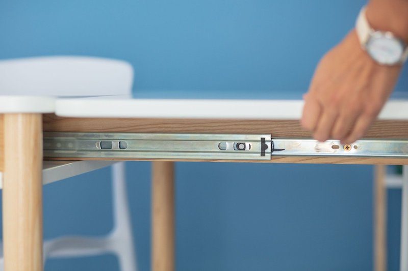 Spisebord med indbygget udtræk på 200x90 cm