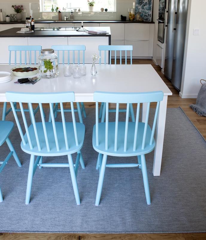 Spisebordsstol med pinderyglæn fra Venture Design