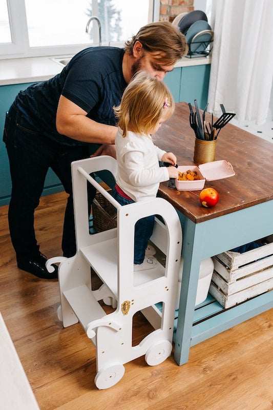 Stol til at nå køkkenbord for børn