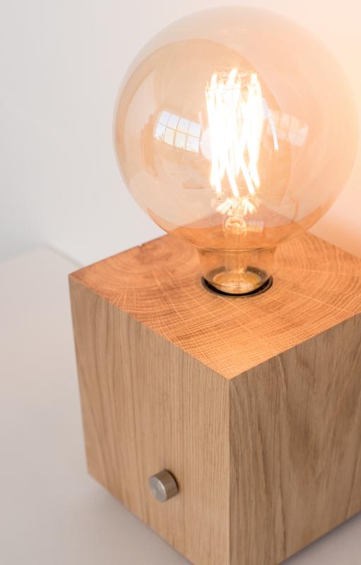 Træ bordlampe med justerbart lys