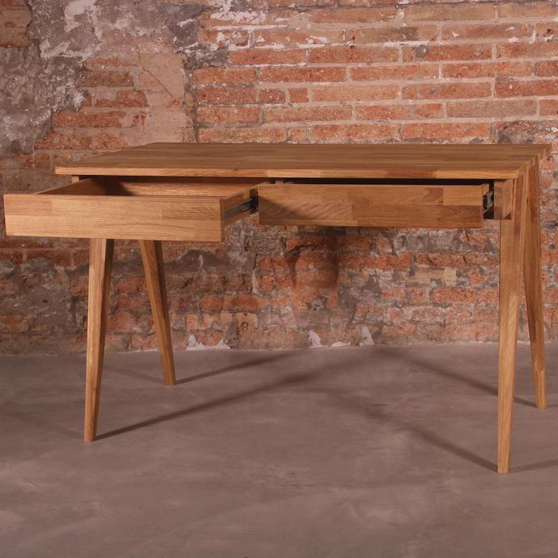 Træ skrivebord med 2 indbyggede skuffer