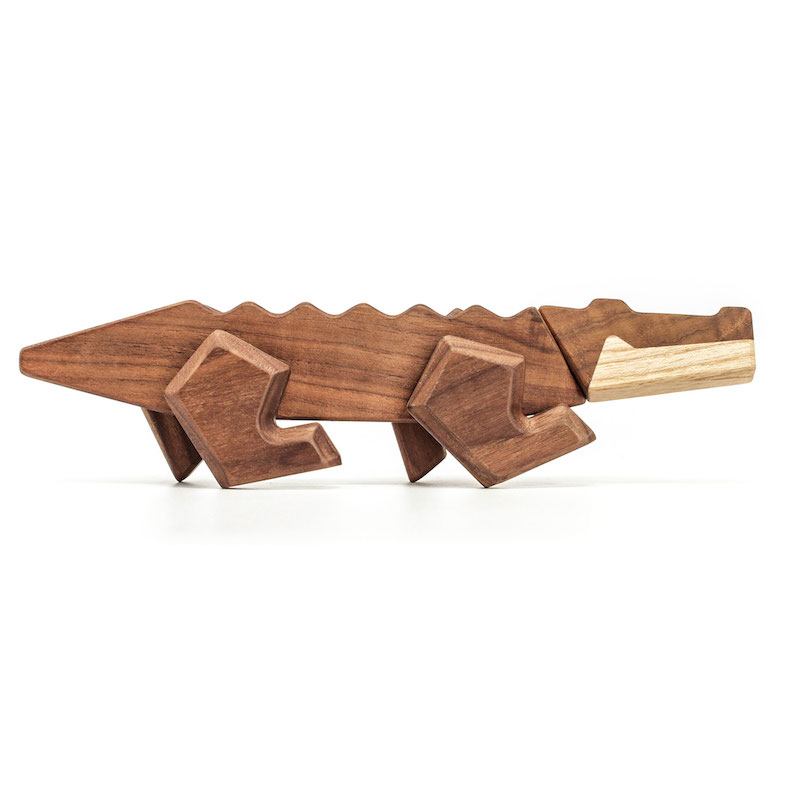 Træfigur med indbyggede magneter fra Fable Wood