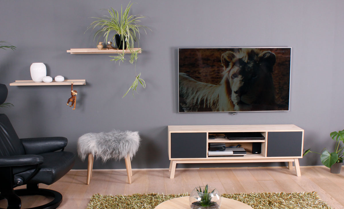 TV-bord By Tika - TV bord af massiv egetræ og nano laminat Wood To You