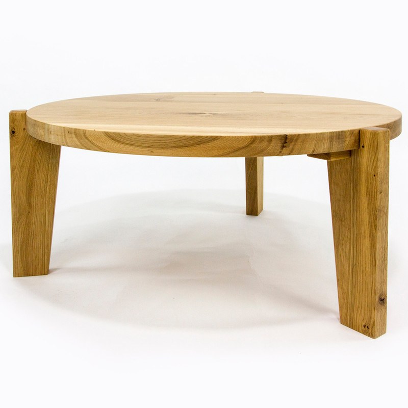 røre ved Luske anbefale Rundt sofabord i egetræ med 3 ben på Ø90x44 cm | Køb i dag – Wood To You